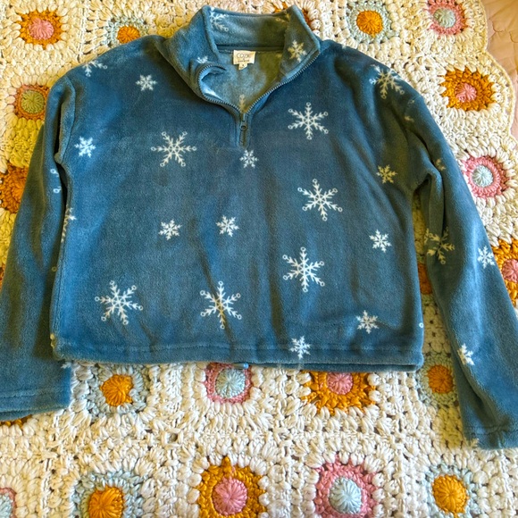 snowflake blue top ! ☃️❄️ - Picture 1 of 9